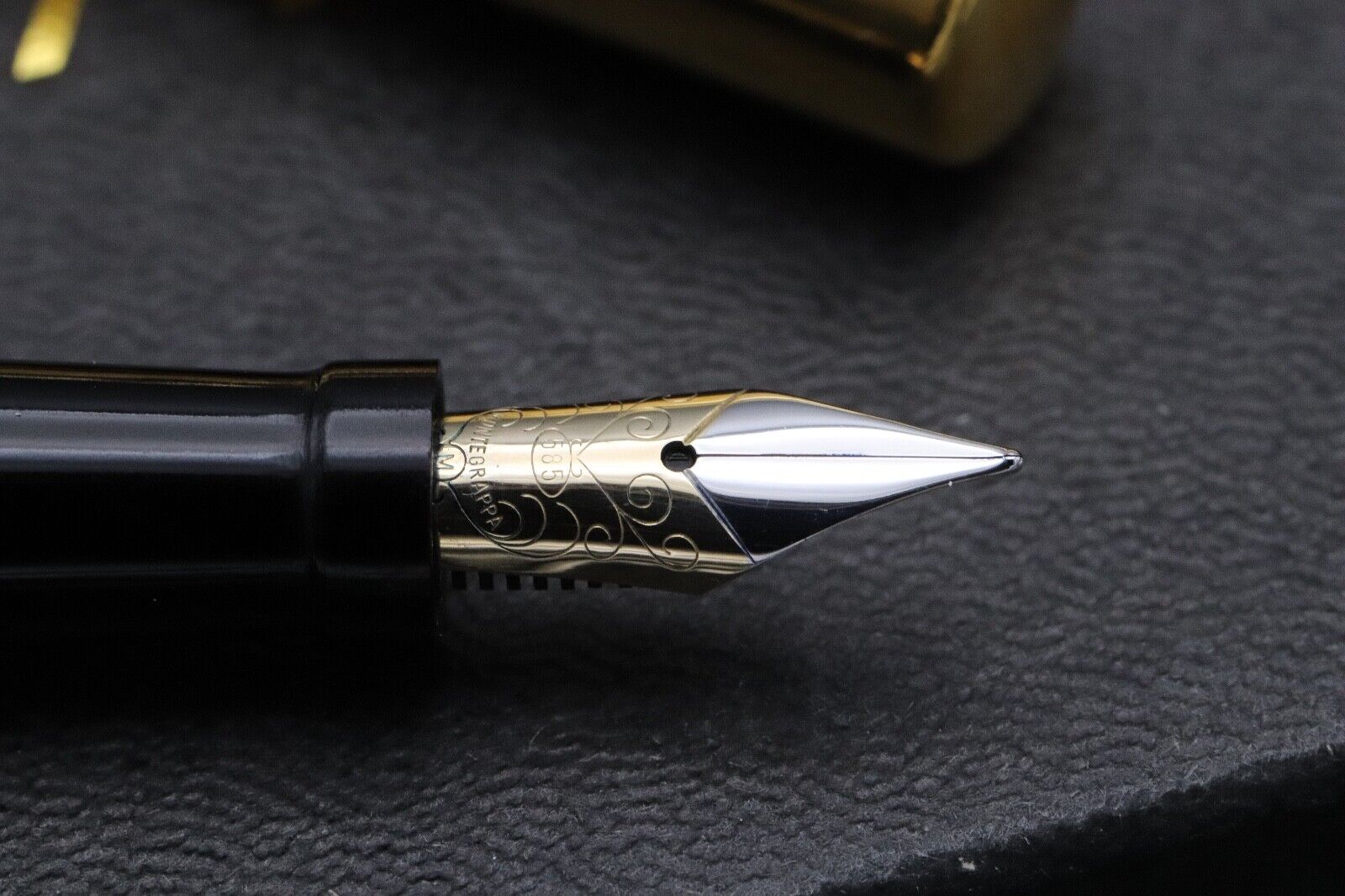 Montegrappa Reminiscence Round Vermeil Fountain Pen with Case image 2