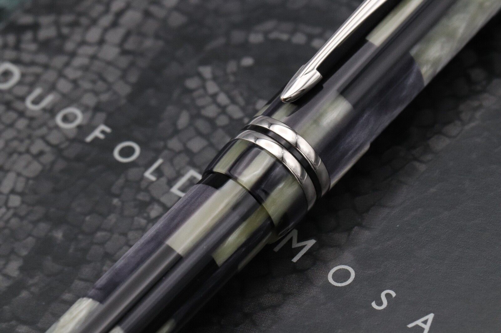 Parker Duofold Centennial Black Mosaic Fountain Pen image 4