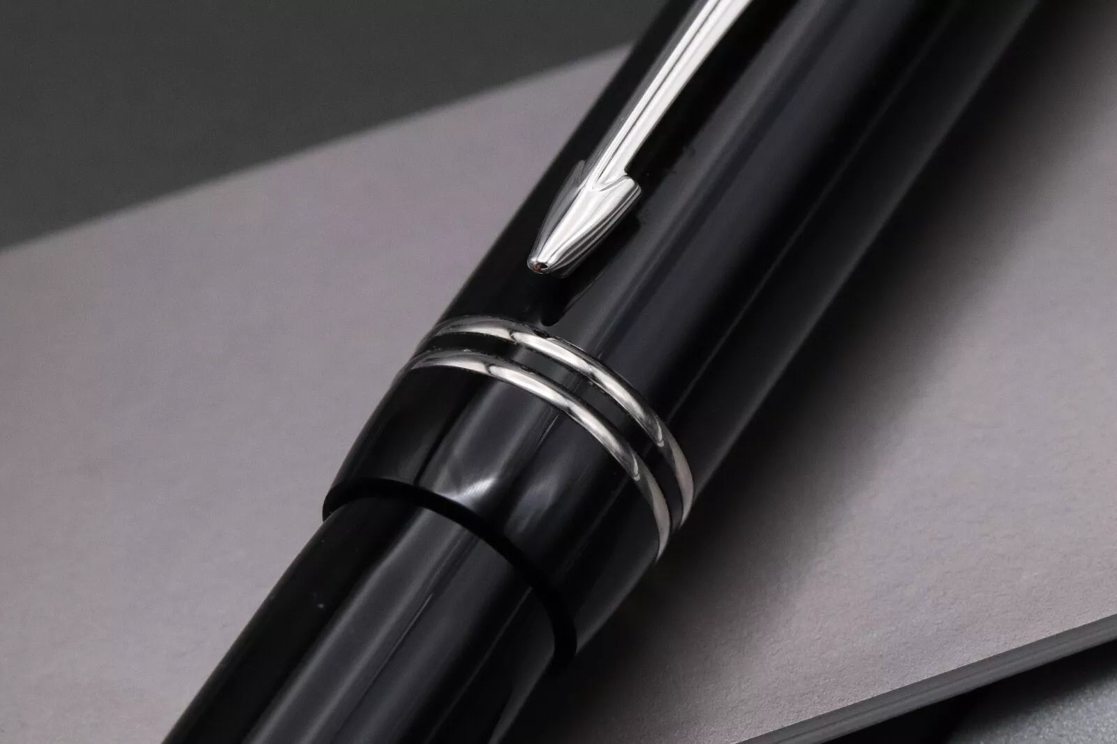 Parker Duofold Mini Black Fountain Pen image 5