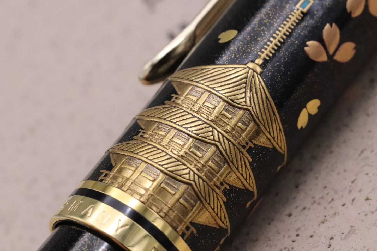 Pelikan M1000 Maiko in Kyoto Maki-e LE88 Fountain Pen - UNUSED image 6
