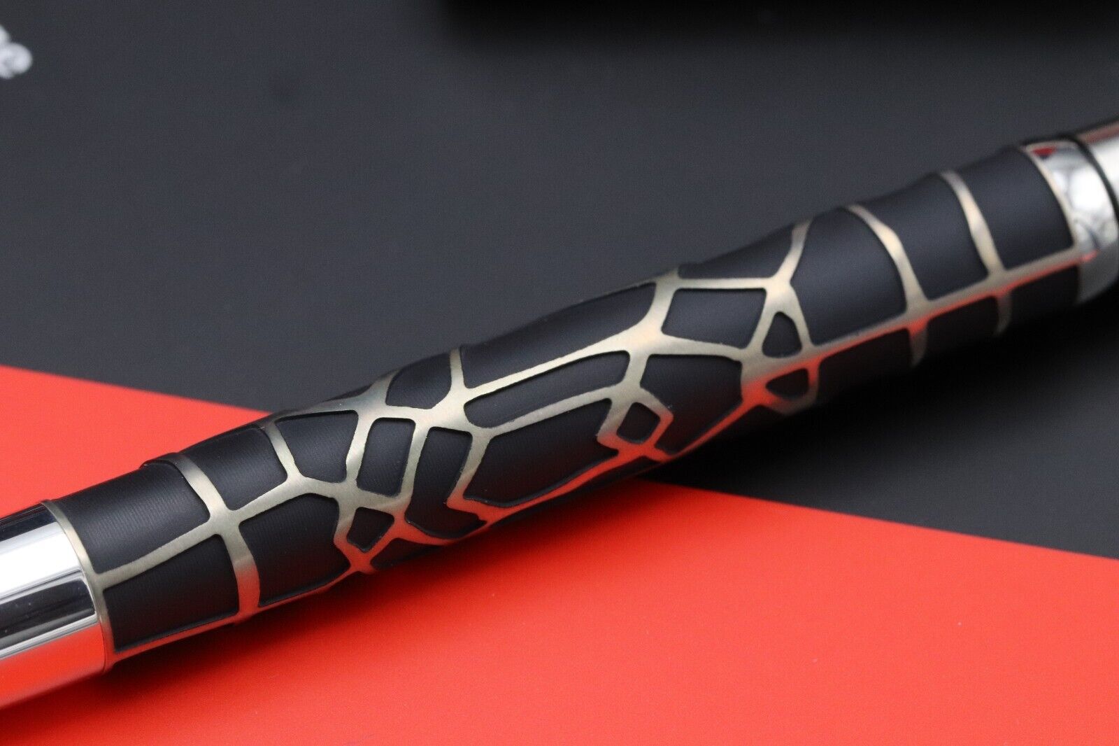 Montblanc Heritage Rouge et Noir Metamorphosis LE1906 Rollerball Pen - UNUSED image 2