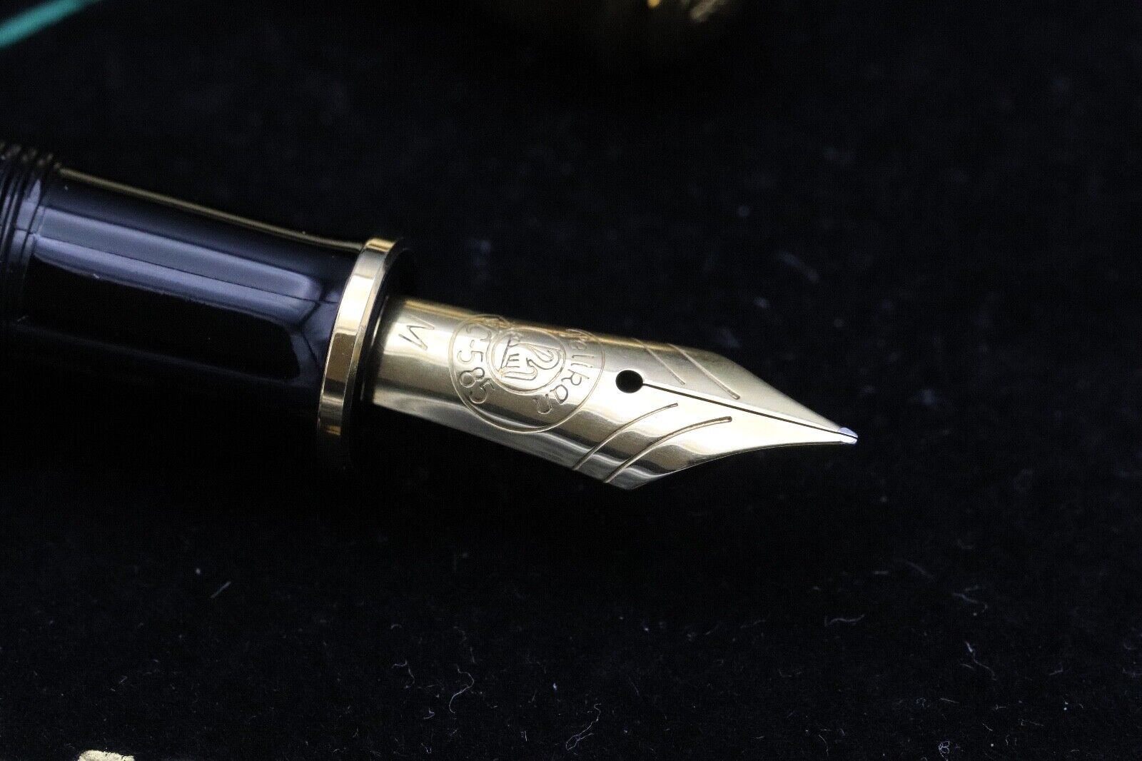 Pelikan M760 Jubilee Gold-Plated Fountain Pen image 2