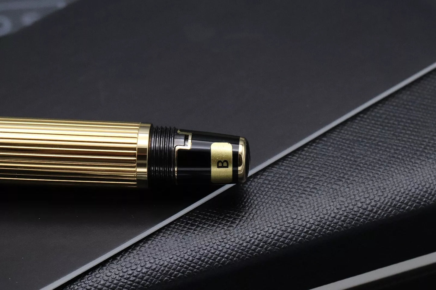 Montblanc Boheme Rouge Gold-Plated Fountain Pen - UNUSED - Broad Nib image 7
