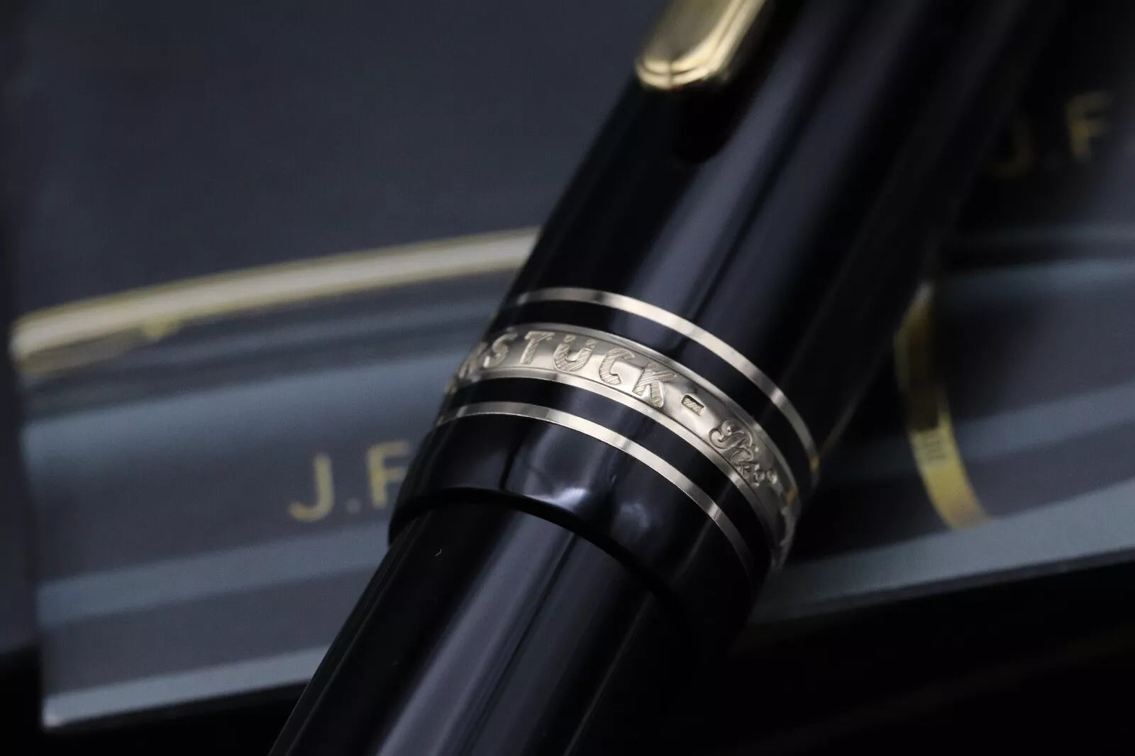 Montblanc Meisterstück 162 LeGrand Gold-Coated Rollerball Pen - UNUSED image 4
