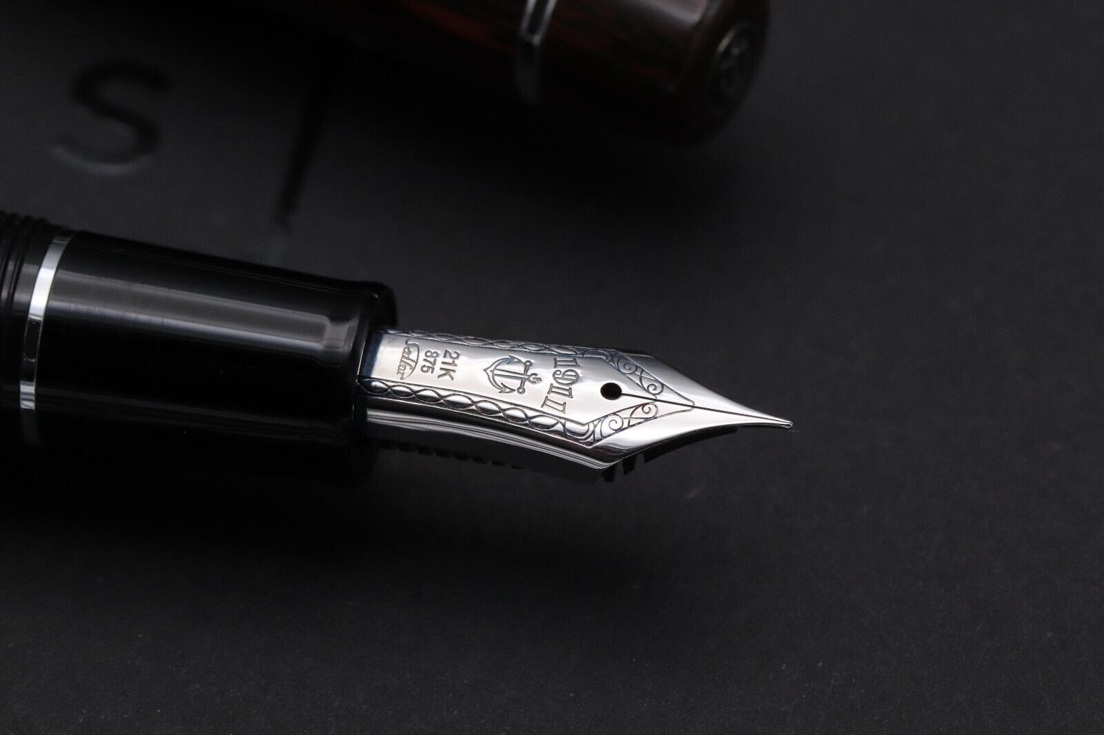 Sailor Pro Gear Red Black Marble Ebonite Fountain Pen - H-F Nib image 2