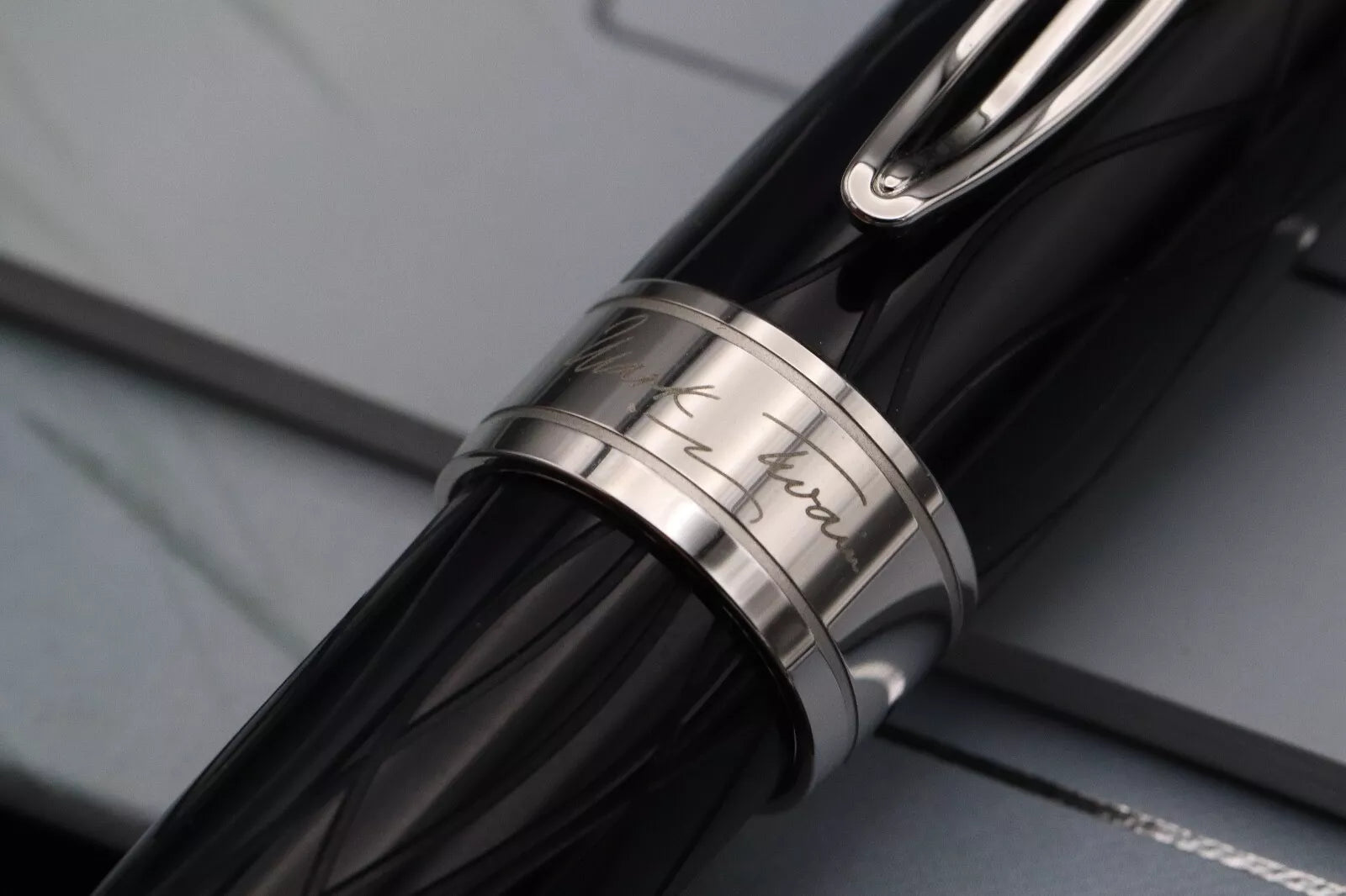 Montblanc Writers Edition Mark Twain Fountain Pen image 5