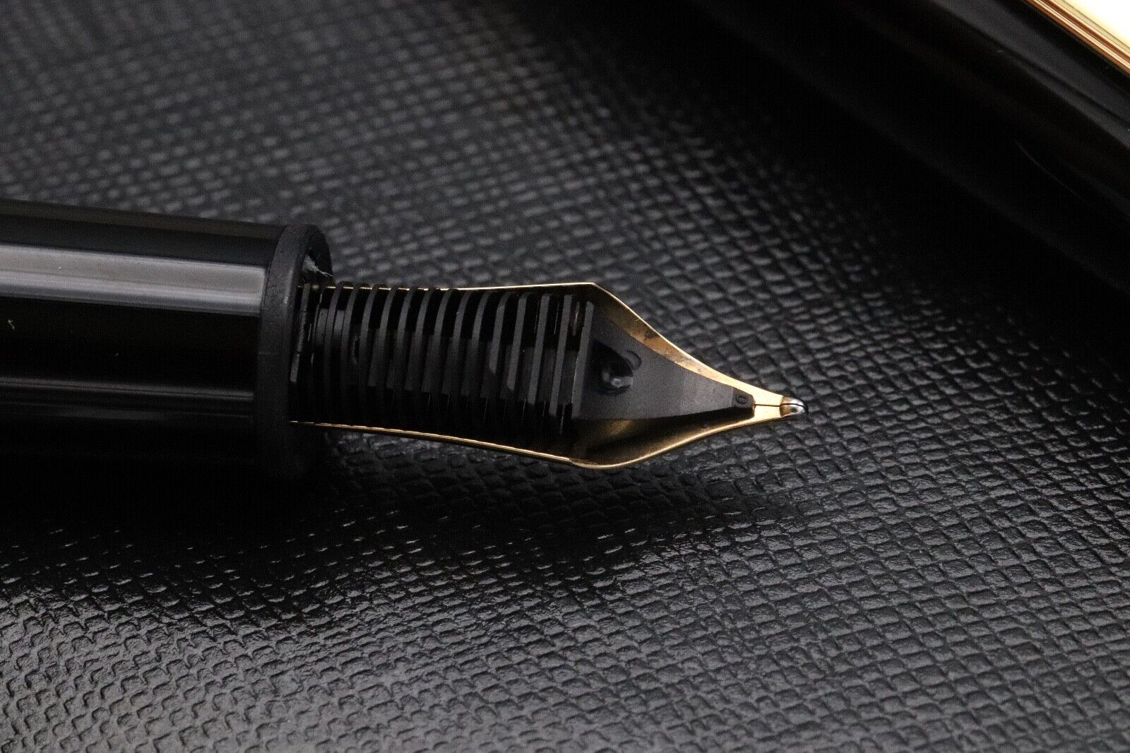 Montblanc Meisterstuck 146 LeGrand Gold-Coated Fountain Pen image 3