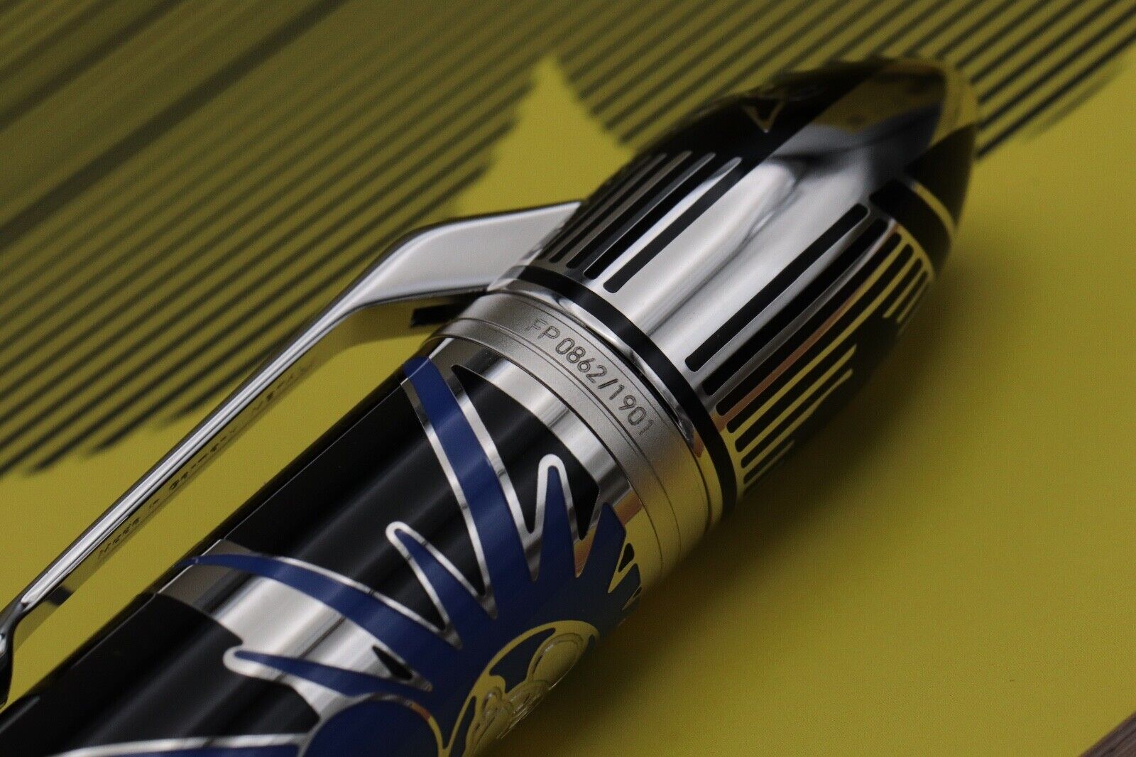 Montblanc Great Characters Walt Disney LE1901 Fountain Pen - UNUSED image 5