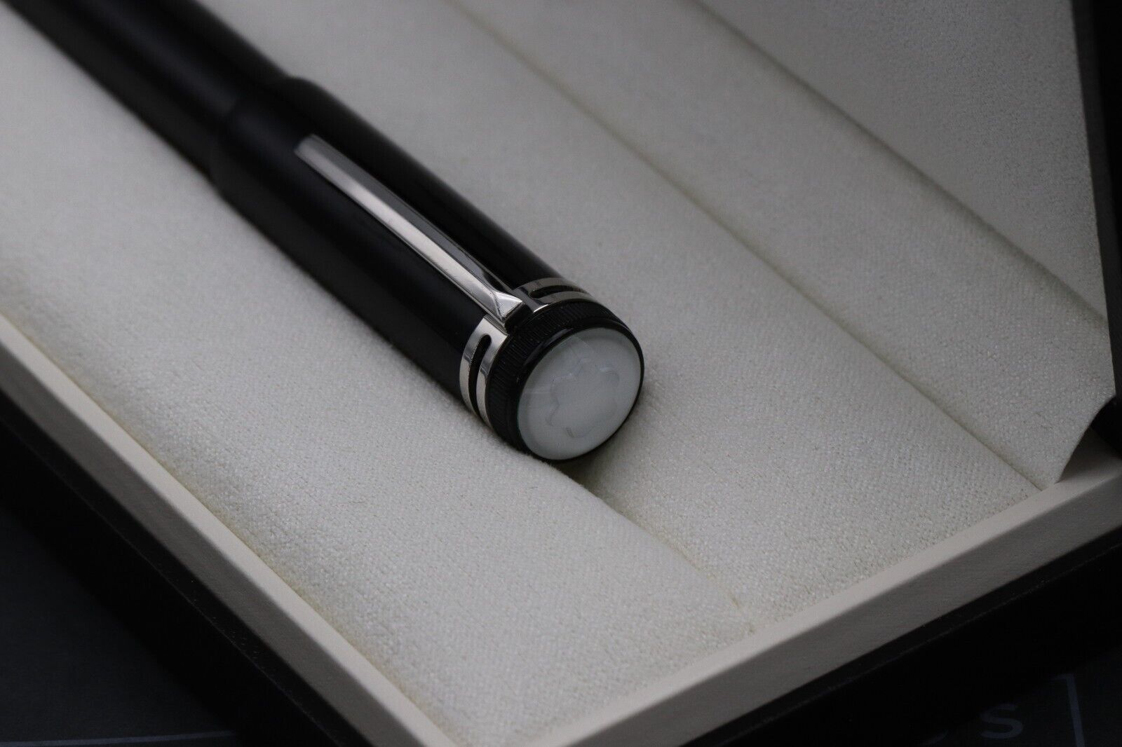 Montblanc Heritage 1912 Fountain Pen - Broad Nib image 6