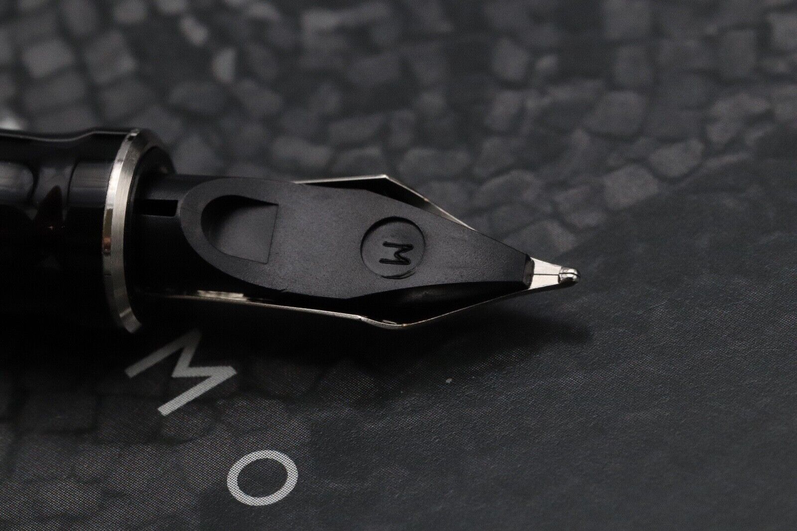 Parker Duofold Centennial Black Mosaic Fountain Pen image 3
