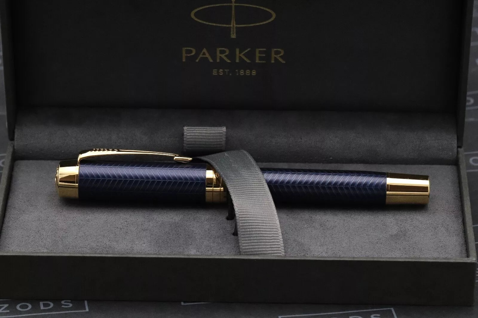 Parker Duofold Centennial Prestige Blue Chevron Fountain Pen - UNUSED image 8