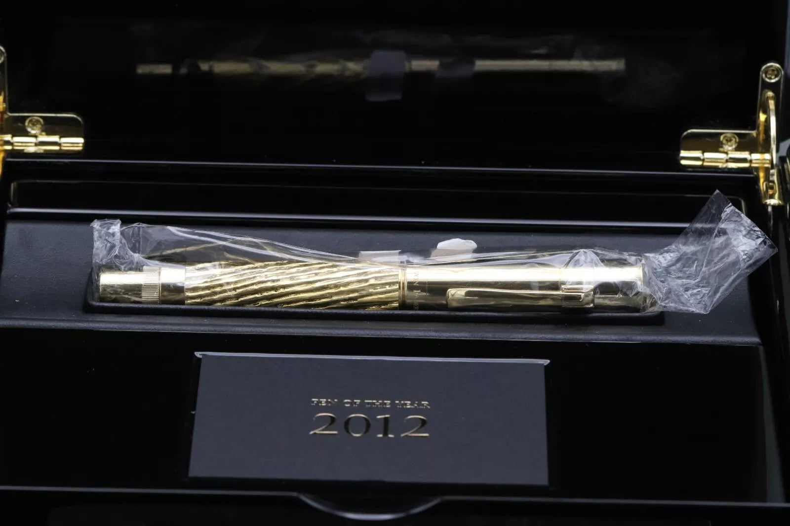 Graf von Faber-Castell Pen of the Year 2012 Oak Wood Fountain Pen - UNUSED image 9