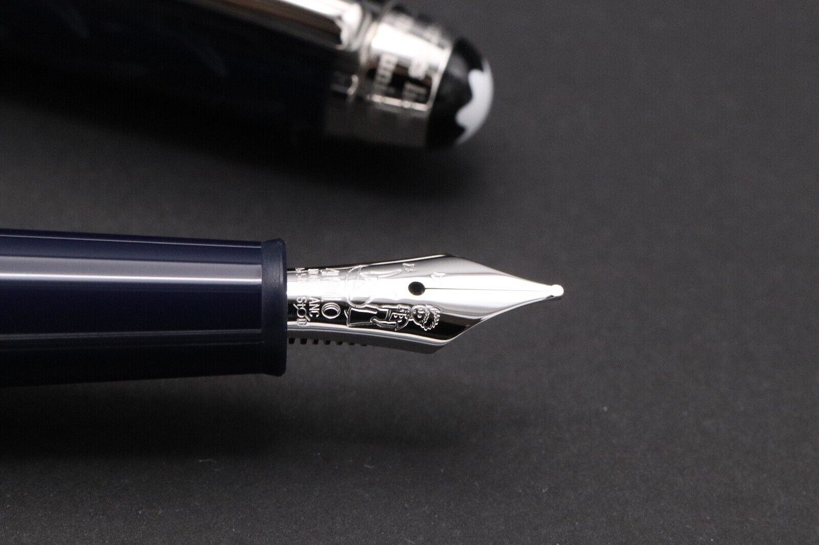 Montblanc Meisterstuck 145 Classique Le Petit Prince Fountain Pen image 2