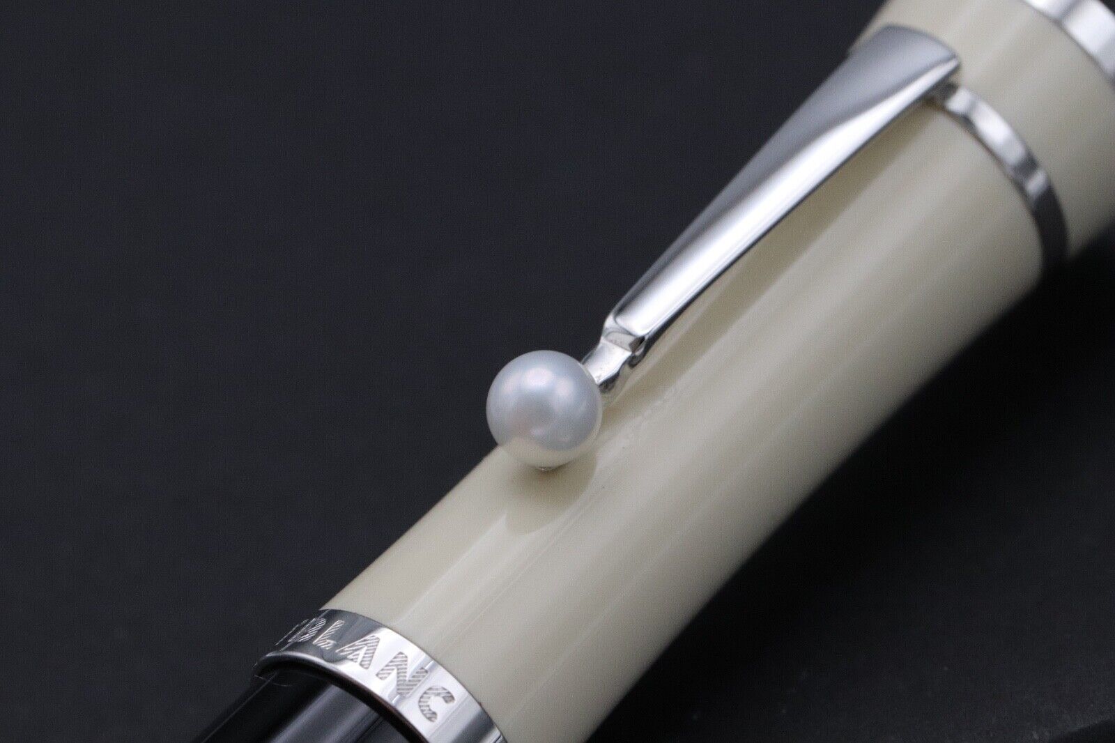 Montblanc Muses Greta Garbo Special Edition Ballpoint Pen image 3