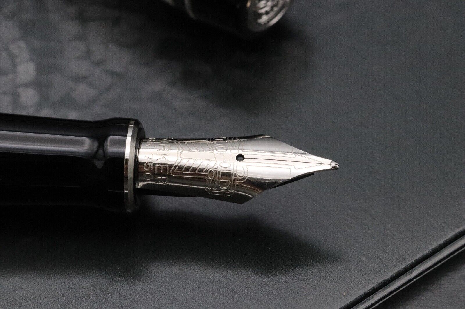 Parker Duofold Centennial Black Mosaic Fountain Pen image 2