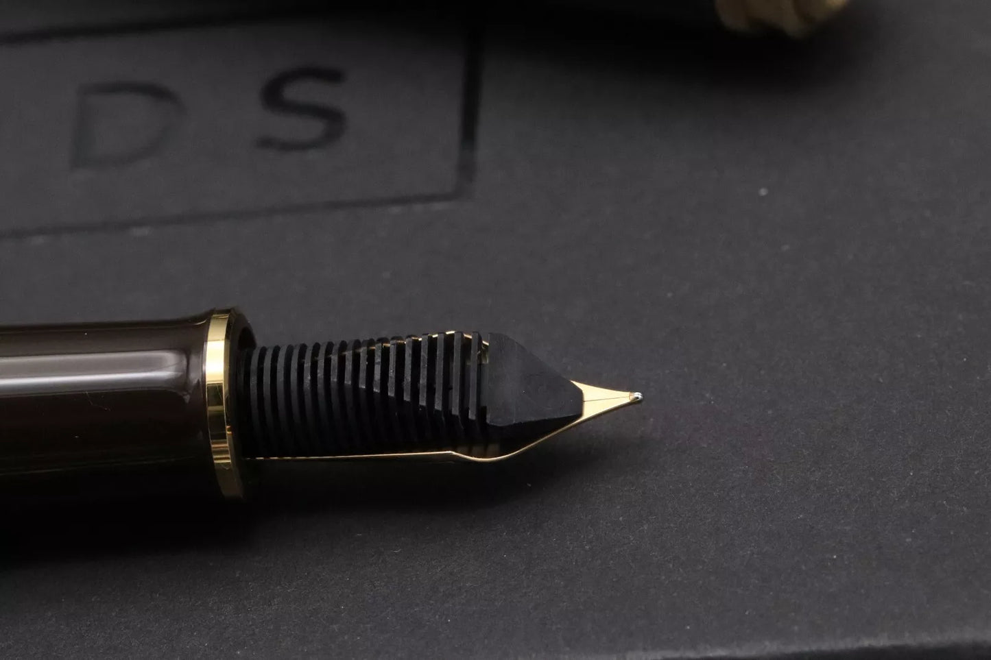 Pelikan Souveran M800 Brown Black Special Edition Fountain Pen - EF Nib image 6