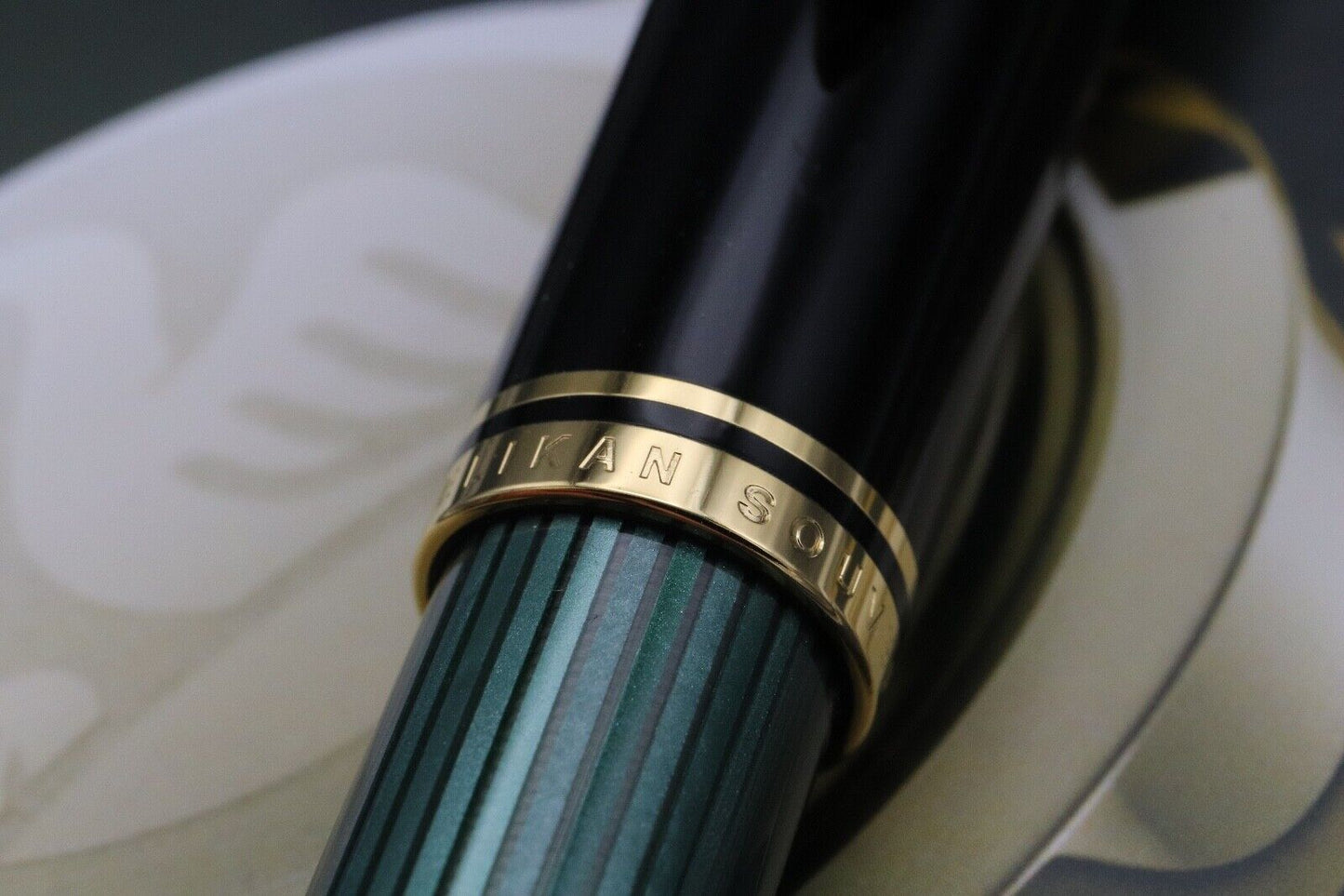 Pelikan Souveran M800 Green Black Fountain Pen - EF Nib image 3