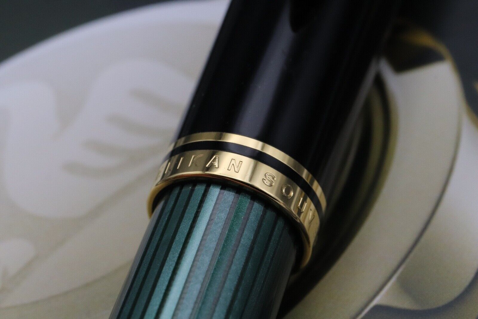 Pelikan Souveran M800 Green Black Fountain Pen - EF Nib image 3