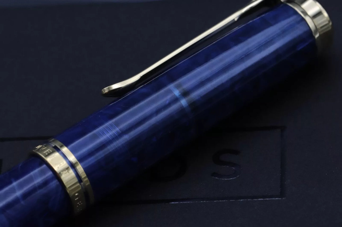Pelikan Souveran M800 Blue O'Blue Special Edition Fountain Pen image 5
