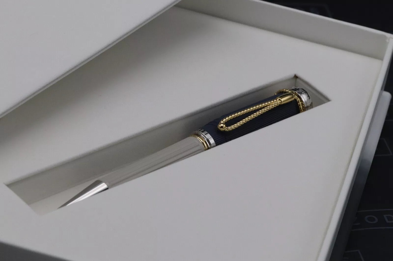Montblanc Writers Edition Jane Austen Ballpoint Pen - UNUSED image 6