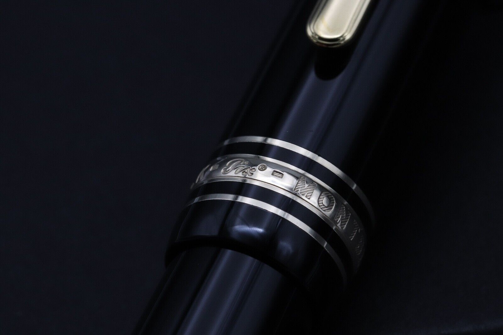 Montblanc Meisterstuck 166 LeGrand Gold Coated Document Highlighter image 3
