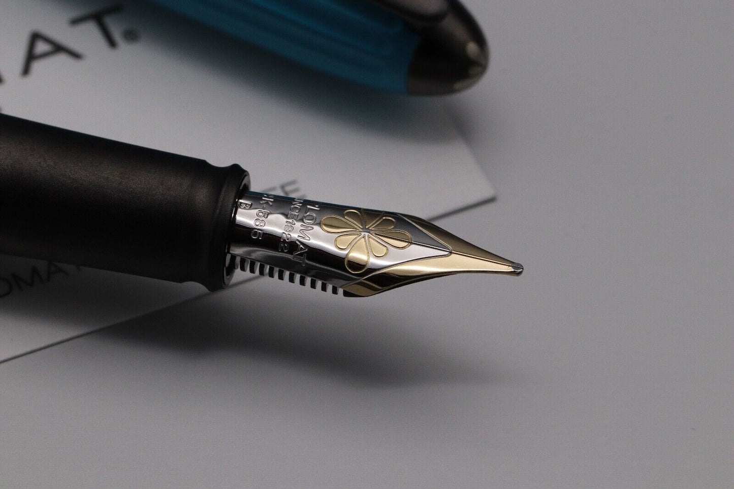 Diplomat Aero Turquoise Fountain Pen - 14k Broad Nib image 2