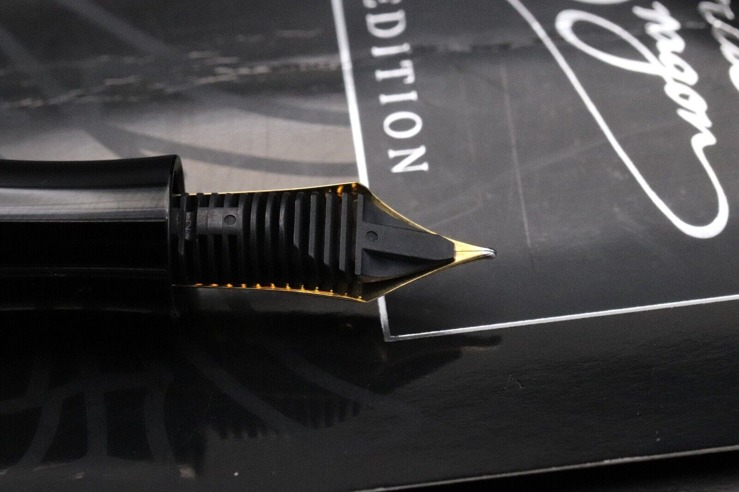 Montblanc Writers Edition Imperial Dragon Fountain Pen - NEVER INKED image 4