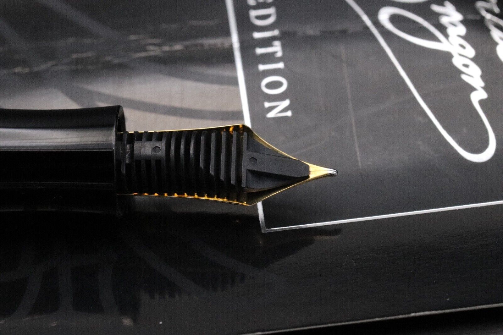 Montblanc Writers Edition Imperial Dragon Fountain Pen - NEVER INKED image 4