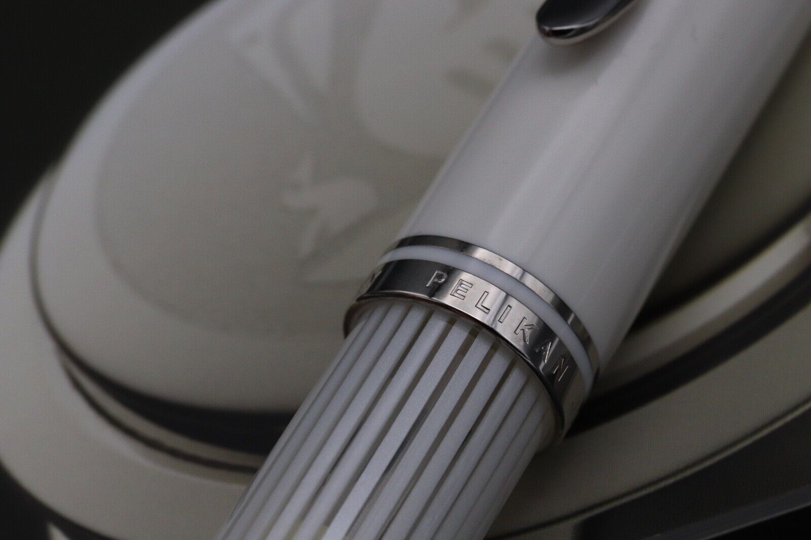 Pelikan Souveran M605 White Transparent Fountain Pen - EF NIB - UNUSED image 4