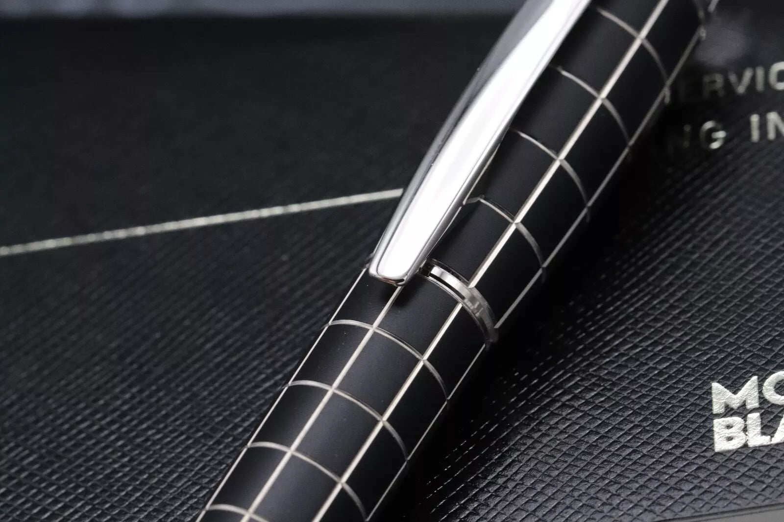 Montblanc Starwalker Rubber Platinum Fountain Pen - UNUSED image 5