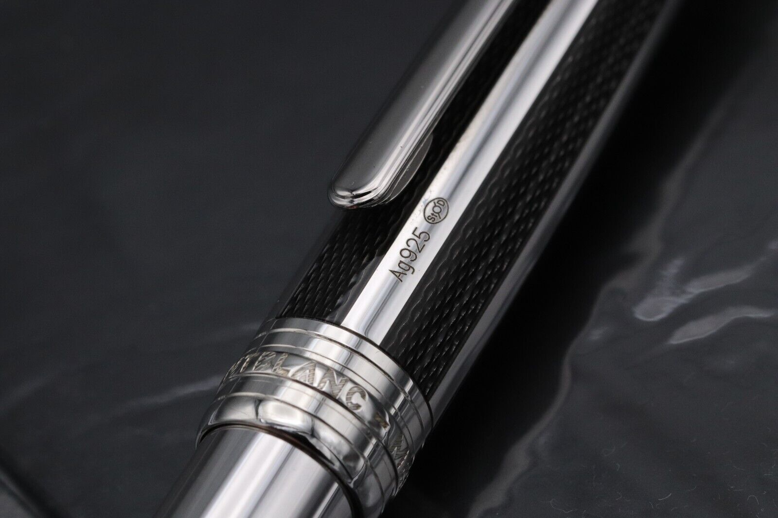 Montblanc Meisterstuck 163 Classique Silve Fibre Guilloche Rollerball Pen image 2