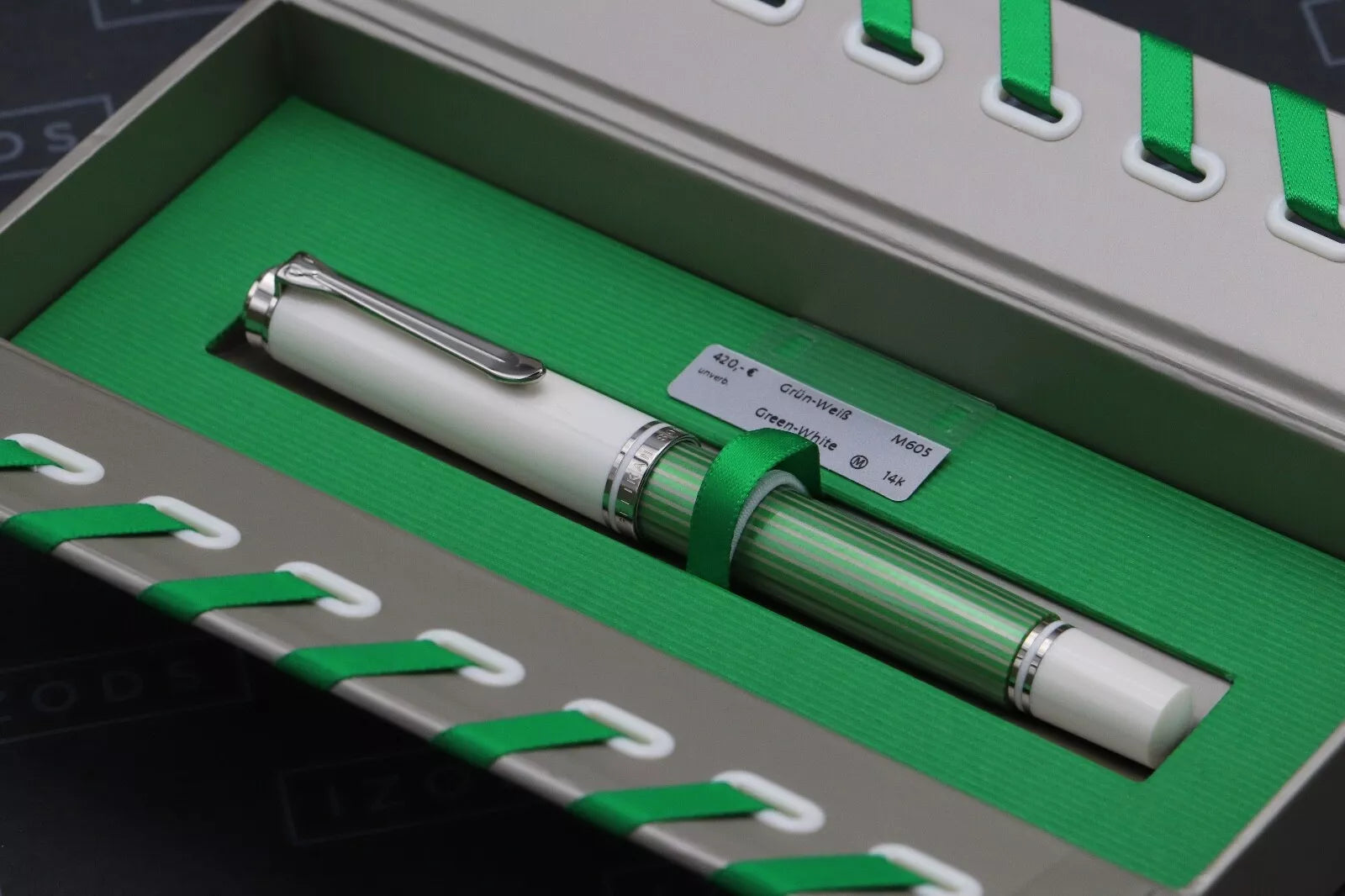 Pelikan Souveran M605 Green White Fountain Pen image 7