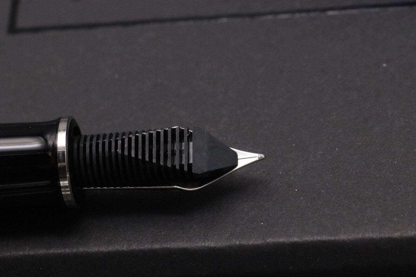 Pelikan Souveran M805 Blue Dunes Special Edition Fountain Pen - EF Nib image 4