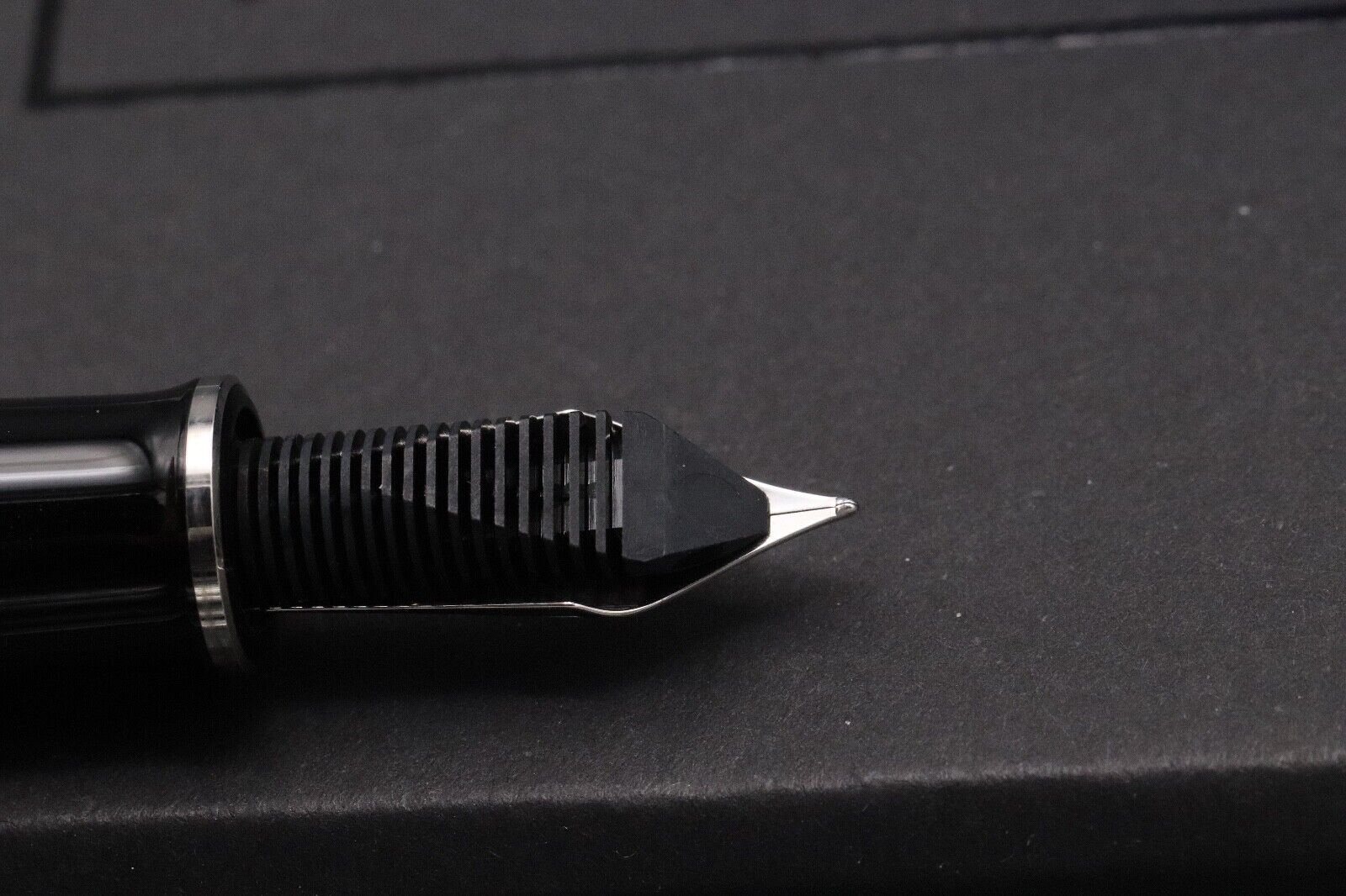 Pelikan Souveran M805 Blue Dunes Special Edition Fountain Pen - EF Nib image 4