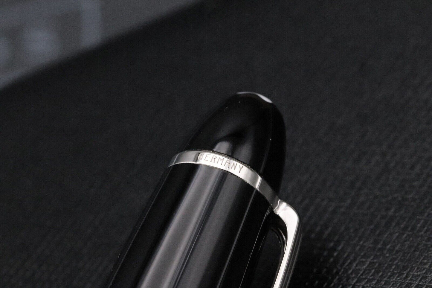 Montblanc Meisterstück 161 LeGrand Platinum-Coated Ballpoint Pen image 4