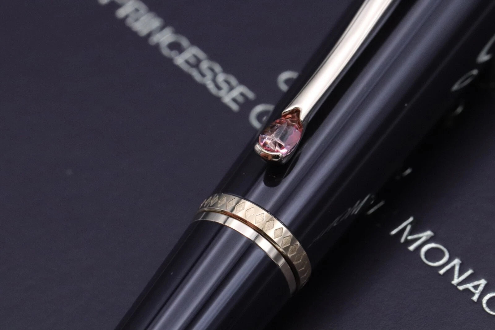 Montblanc Princesse Grace de Monaco Purple Fountain Pen - UNUSED image 11