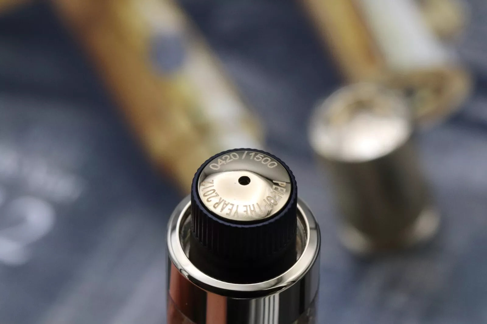 Graf von Faber-Castell Pen of the Year 2012 Oak Wood Fountain Pen - UNUSED image 5
