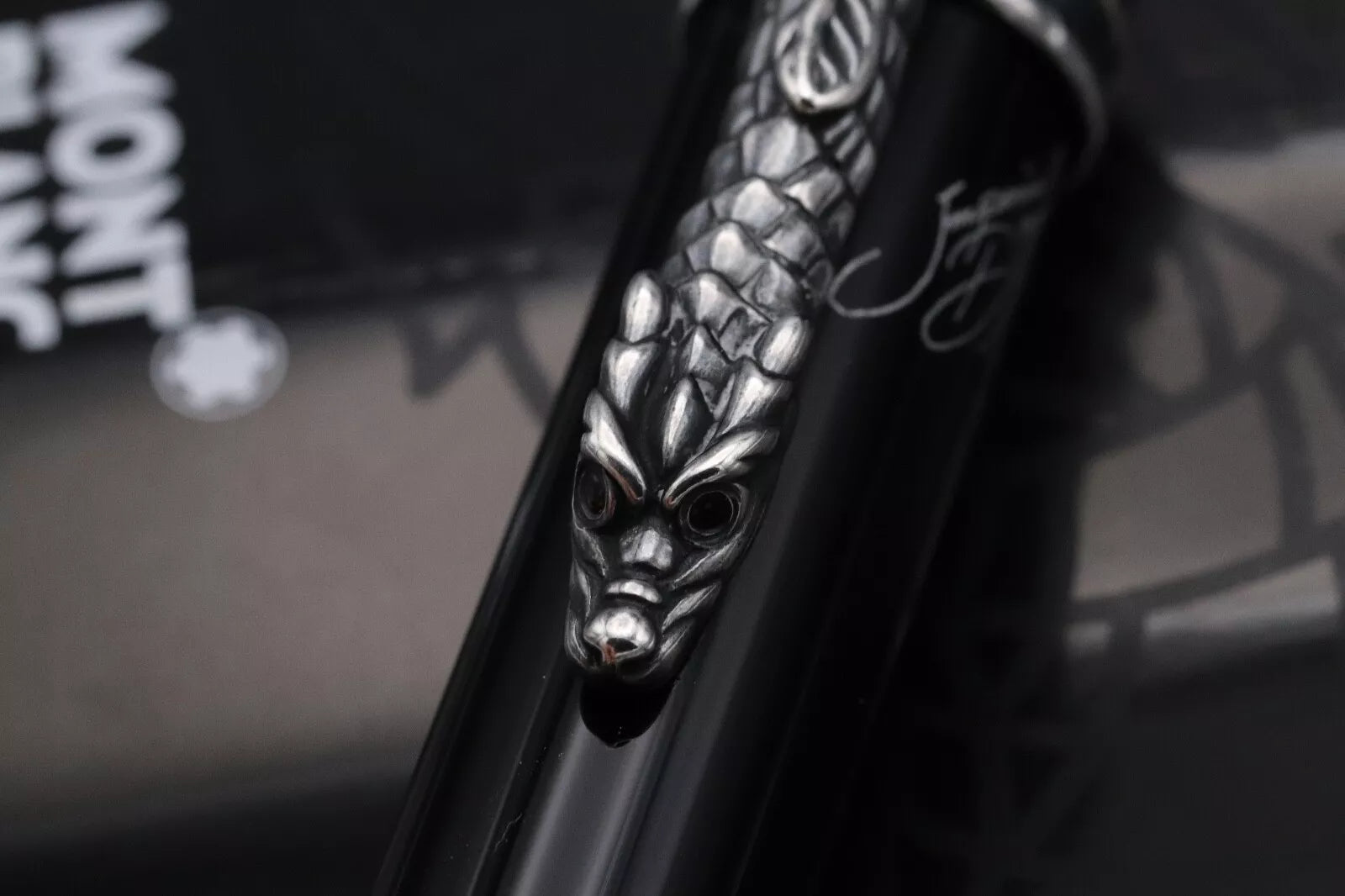 Montblanc Writers Edition Imperial Dragon Fountain Pen - NEVER INKED image 5