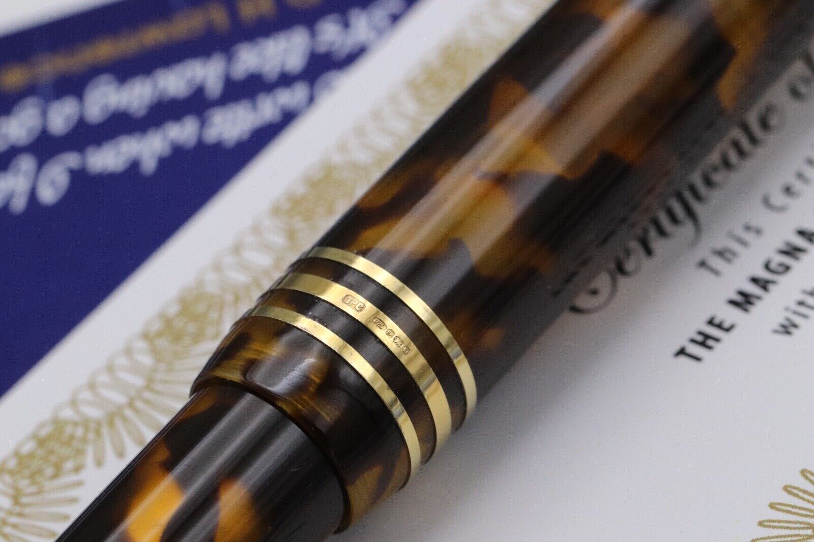 Onoto Magna Classic Tortoiseshell Fountain Pen - 18k Nib image 5