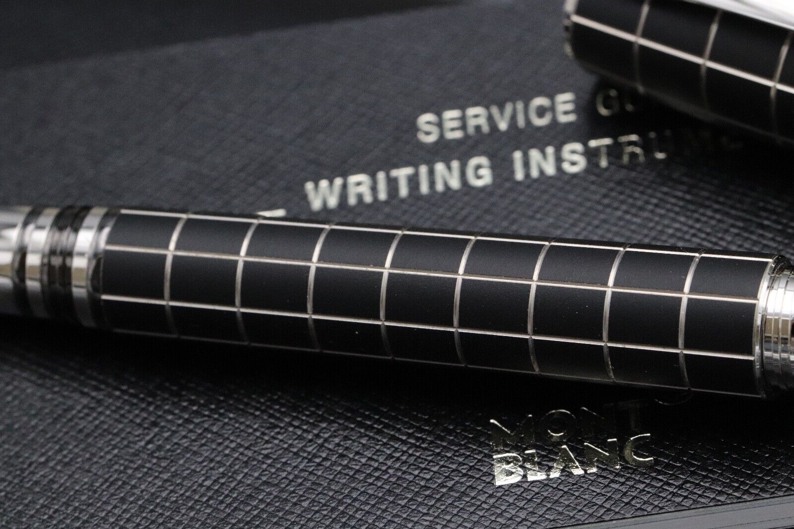 Montblanc Starwalker Rubber Platinum Fountain Pen image 3