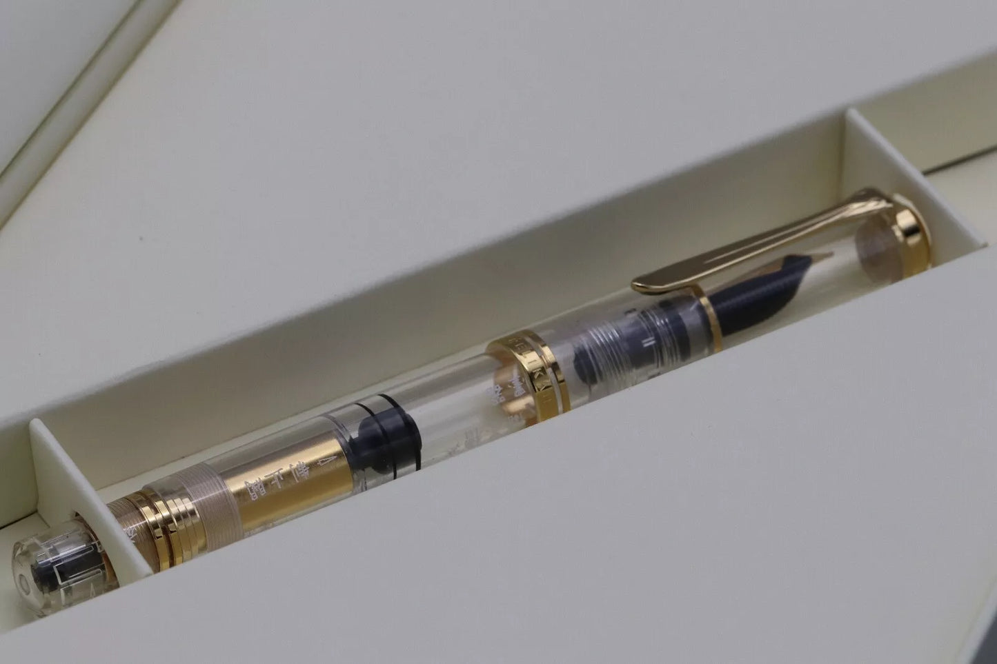 Pelikan M800 Demonstrator Chinese Engraved LE Fountain Pen - UNUSED - EF Nib image 9