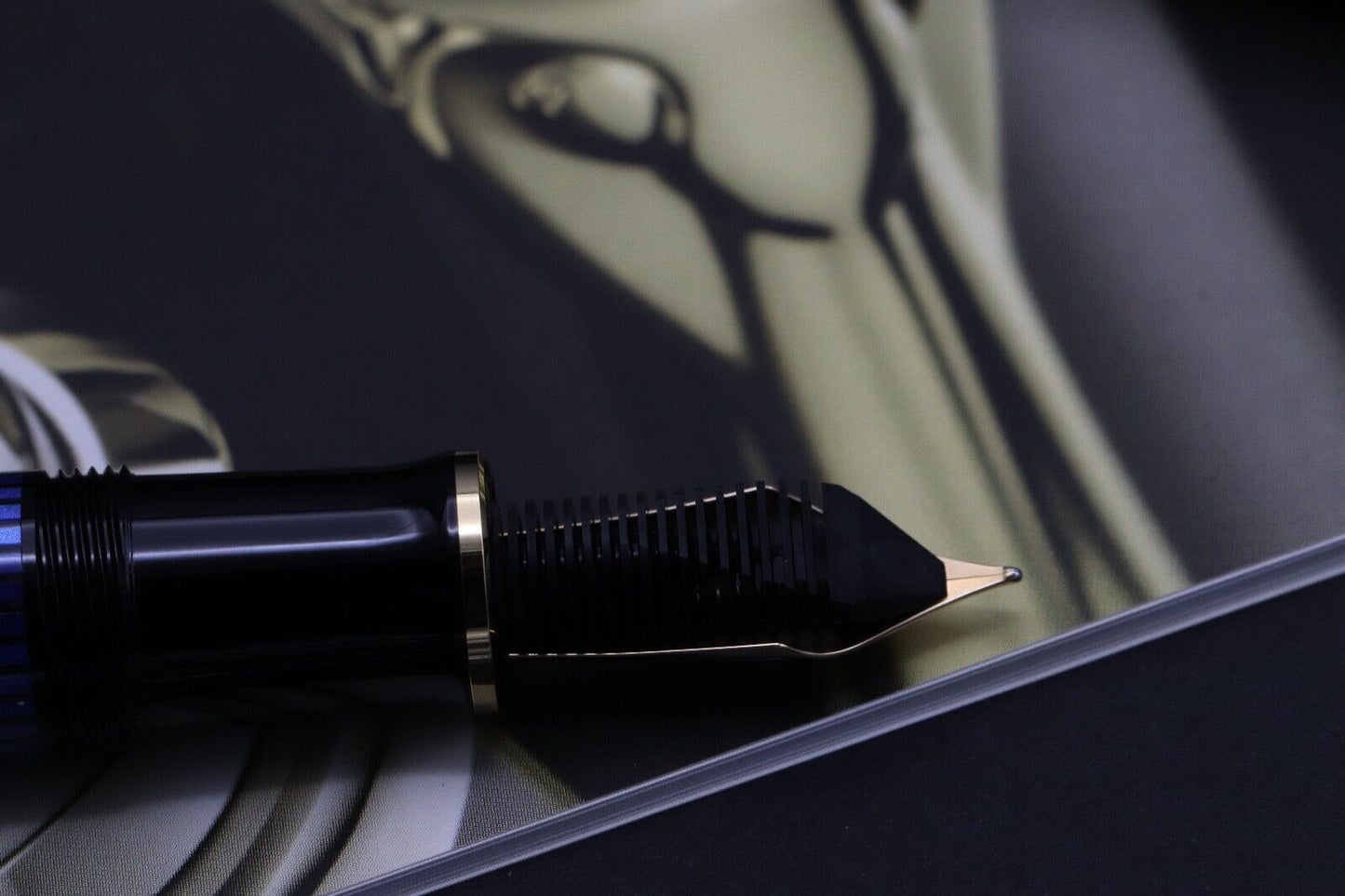 Pelikan Souveran M800 Blue Black Fountain Pen - EF Nib - UNUSED image 3