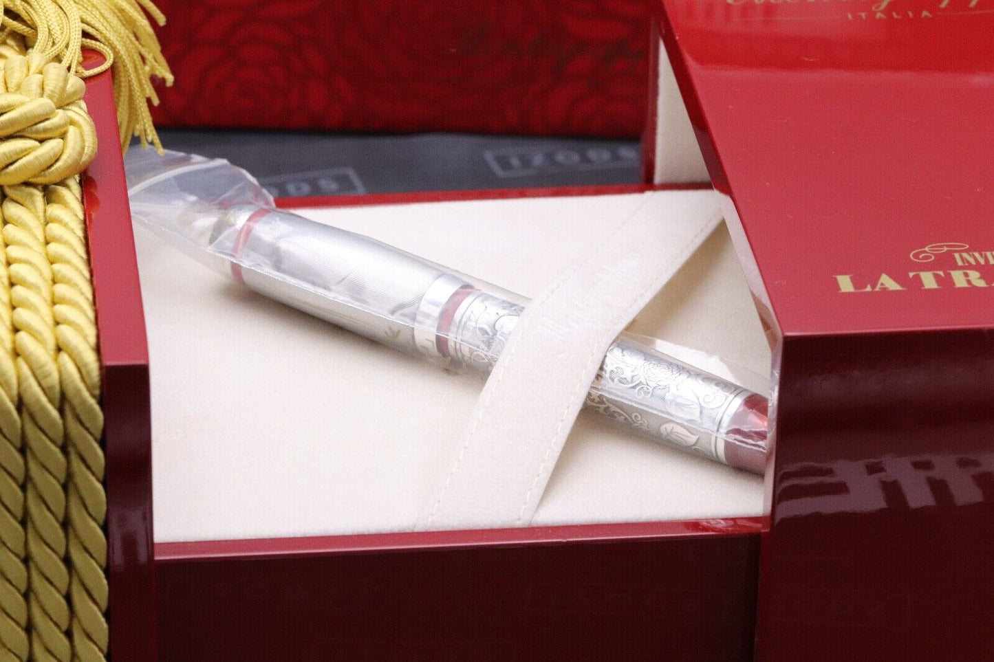 Montegrappa Invito A La Traviata Celluloid Silver Limited Edition Fountain Pen image 9