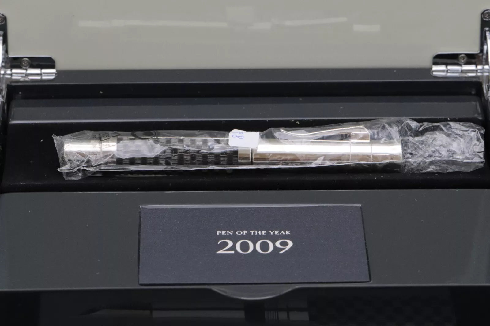 Graf von Faber-Castell Pen of the Year 2009 Horsehair Fountain Pen - UNUSED image 11