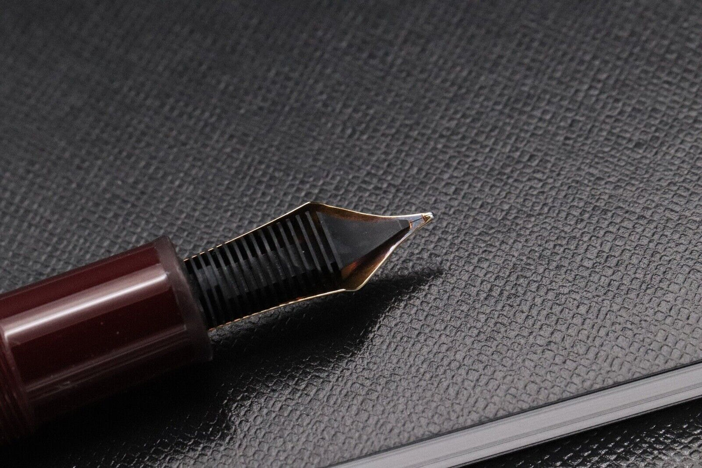 Montblanc Meisterstuck 147 Traveller Bordeaux Fountain Pen image 3