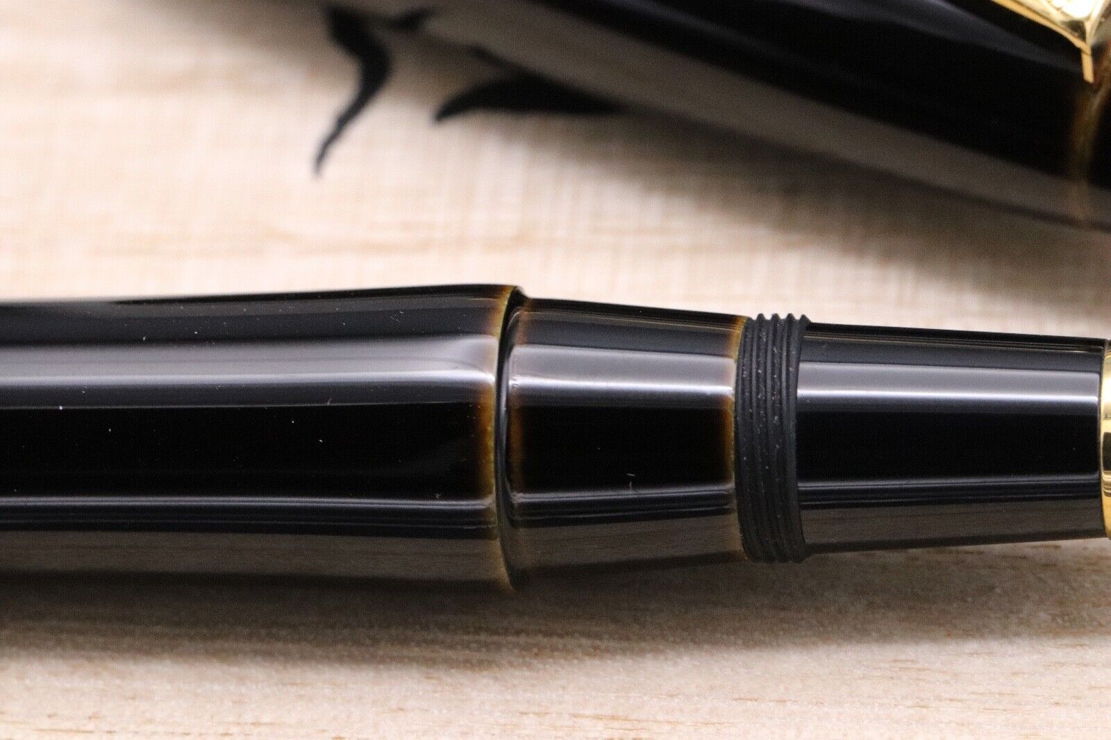 Platinum Izumo Urushi Biwatame Fountain Pen - Fine Nib image 3