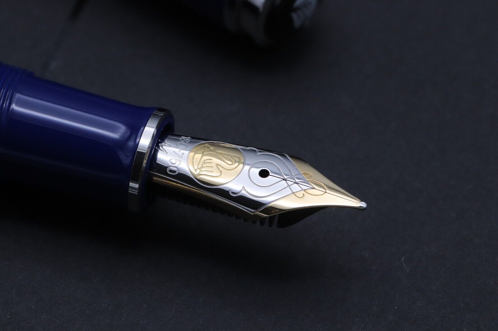 Pelikan Souveran M805 Dark Blue Fountain Pen image 2
