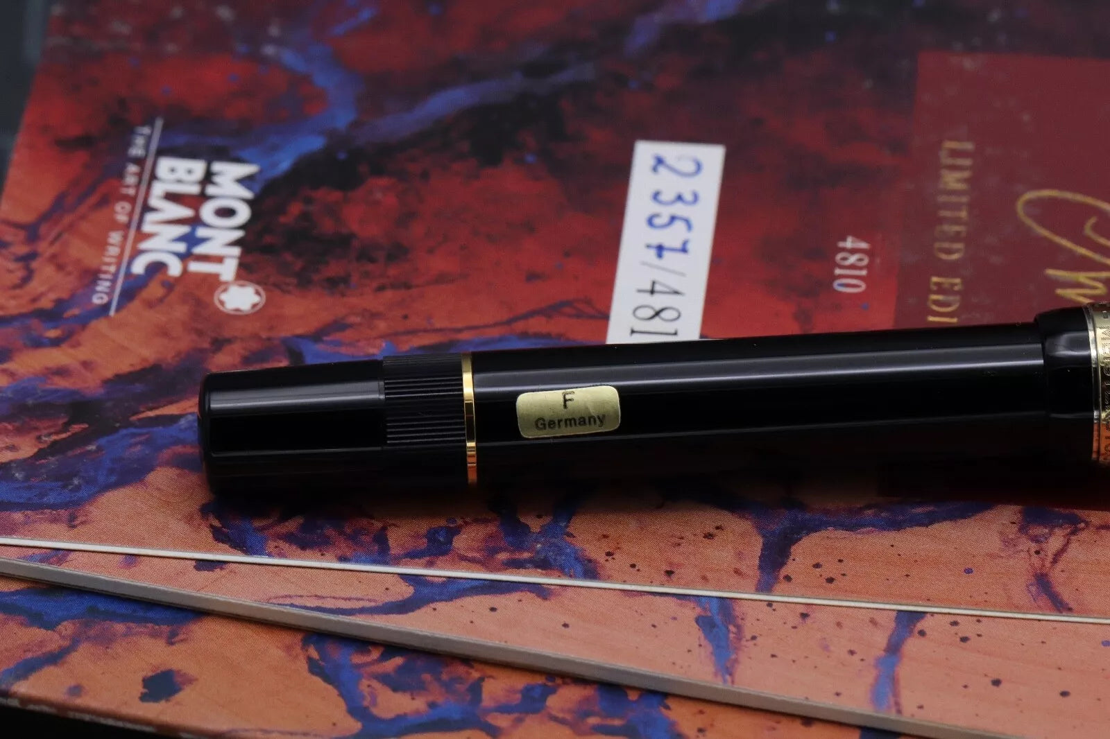 Montblanc Writers Edition Agatha Christie Vermeil Fountain Pen - UNUSED - F Nib image 7