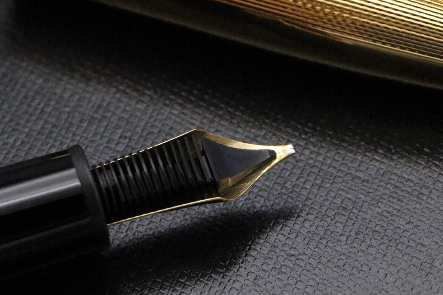 Montblanc Meisterstuck 146 LeGrand Barley Vermeil Fountain Pen - Broad Nib image 3
