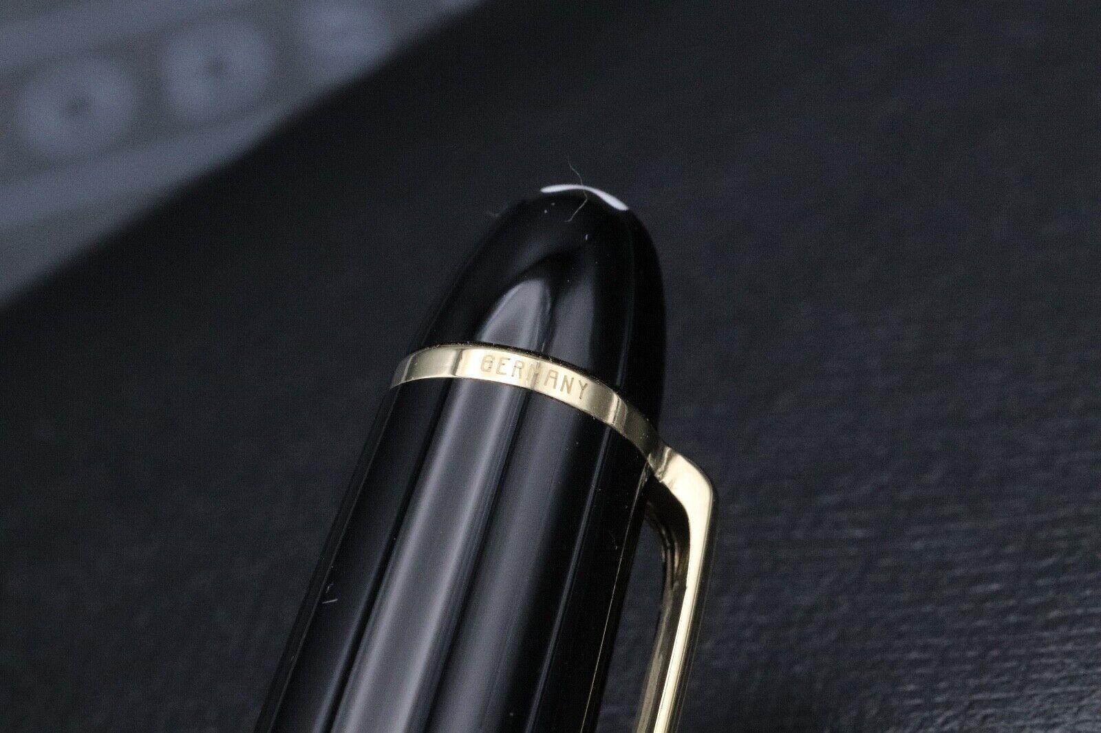 Montblanc Meisterstück 161 LeGrand Gold-Coated Ballpoint Pen image 3
